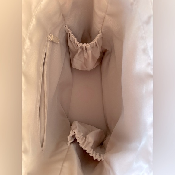 Béis The Commuter Tote in Beige - Picture 3 of 5